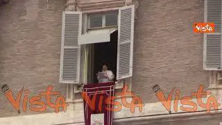 Papa Francesco: "Pensiamo a chi è lontano dalla gioia del Natale"