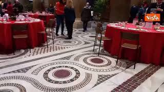 Il pranzo di Natale con i poveri della comunità di Sant'Egidio a Santa Maria in Trastevere