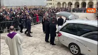 Omicidio Vanessa Ballan, una bara bianca per l'ultimo saluto alla giovane madre