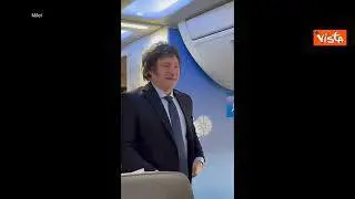 "Viva la libertà, c..." il coro con parolaccia del Presidente argentino Milei sull'aereo di linea