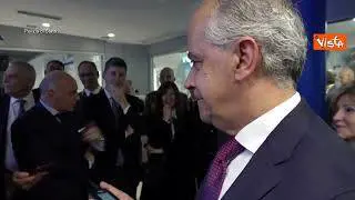 Il ministro Piantedosi visita la sala operativa della Questura di Roma