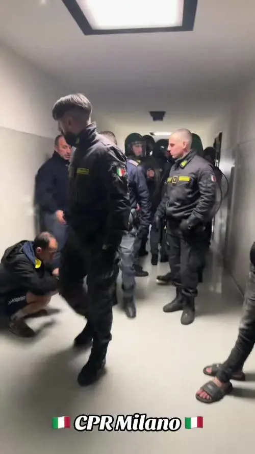 Polizia nel Cpr di Milano seda la rivolta degli immigrati