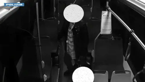 Accoltella ex sul bus: peruviano arrestato a Milano