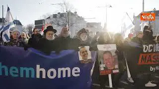 Manifestanti israeliani davanti a tribunale dell'Aia contro accuse di genocidio