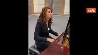 25 Anniversario morte De Andrè, Ceccardi suona "La canzone di Marinella" al piano