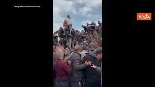 Medioriente, centinaia di residenti di Gaza assaltano camion aiuti