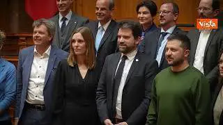 Zelensky in Svizzera chiede di organizzare conferenza di pace di alto livello