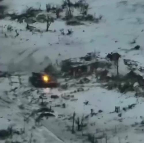 Un Bradley ucraino distrugge l'"avanzato" tank T-90M russo