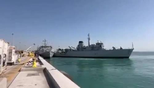 Scontro tra navi da guerra inglesi in Bahrein