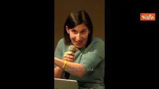 Schlein al convegno Pd di Gubbio: "La Spa è chiusa e nessuno di noi ha portato costume o pistola"