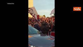 C'è solo un Gigi Riva, il coro all'uscita del feretro ai funerali del calciatore a Cagliari