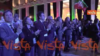 Festa dei 30 anni di Forza Italia, la sala applaude a discorso discesa in campo Berlusconi nel 1994