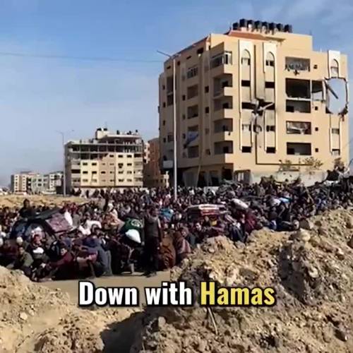 I civili palestinesi abbandonano Khan Younis gridando "abbasso Hamas"