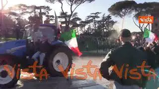 Proteste degli agricoltori, l'arrivo dei trattori al Circo Massimo