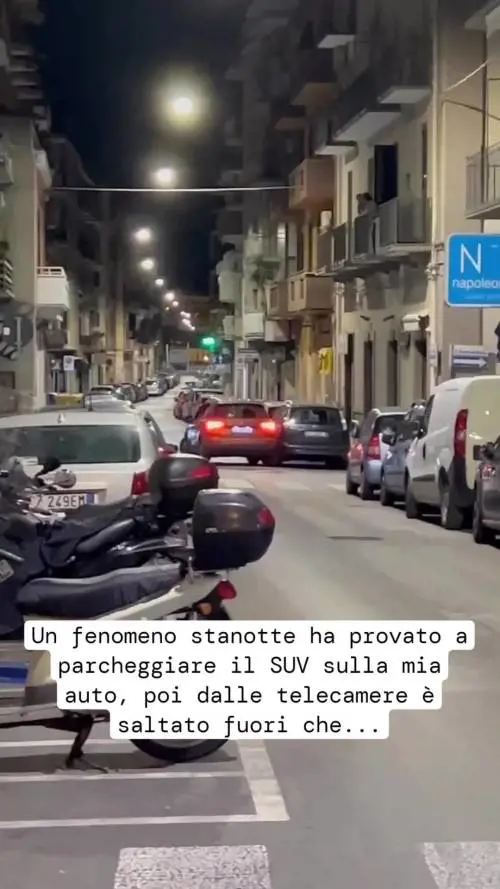 Bari, il suv "parcheggia" sulle auto in sosta