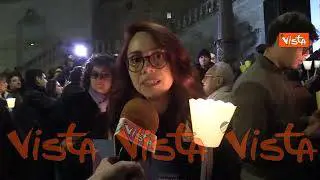 Fiaccolata per Navalny a Roma, i manifestanti: "Solidarietà per ai russi oppressi"