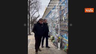 Calenda e Rosato a Kiev visitano il muro dedicato ai caduti per l'Ucraina