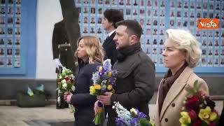 La visita di Meloni, Zelensky e von der Leyen al Muro della memoria dei caduti per l'Ucraina
