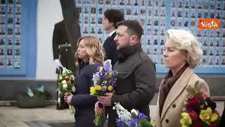 La visita di Meloni, Zelensky e von der Leyen al Muro della memoria dei caduti per l'Ucraina