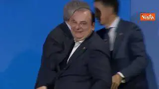 Tajani eletto segretario di Forza Italia, ecco l'applauso al congresso del partito