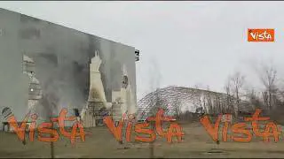 Le macerie lasciate dalla guerra lungo le strade alle porte di Kiev