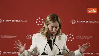 Meloni scherza con la stampa estera: Perdo sempre a Burraco, la mia giornata un po' così così