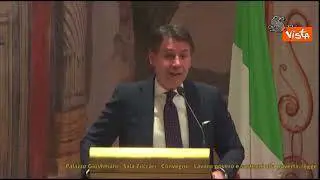 Conte: Lavoro diventato aspetto negativo, siamo costretti a vivere per lavorare, spesso sottopagati