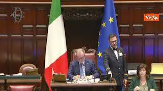 Lollobrigida saluta gli studenti alla Camera, Mulè ironizza: "Mi ruba il lavoro?"