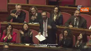 Bagarre durante l'intervento di Patuanelli durante discussione su Pisa: Abbaiare non lo dici