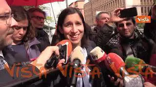 Schlein rende omaggio a monumento Matteotti: "Impediremo i tentativi di riscrivere la storia"