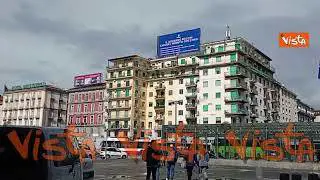 "Il Governo Meloni chiude i pronto soccorsi", il manifesto con logo Regione Campania a Napoli