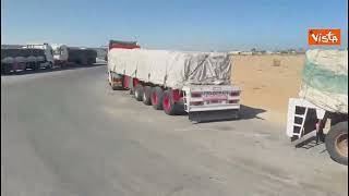 Gaza, le lunghe file di camion per consegnare aiuti umanitari