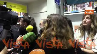 Il ministro Valditara contestato da degli studenti: "Non parla di chi è stato manganellato a Pisa"