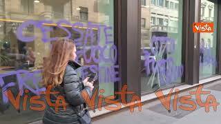 8 marzo, a Milano vetrine verniciate per la Salis: "Ilaria libera"