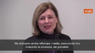 Jourova: "Fondamentale difendere la libertà di opinione e il lavoro dei giornalisti" -