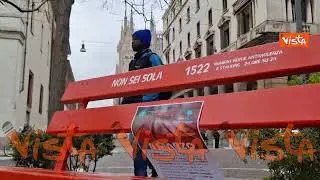 8 marzo, in Piazza Fontana a Milano inaugurata panchina rossa contro la violenza sulle donne