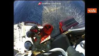 Ocean Viking, Guardia Costiera evacua due migranti