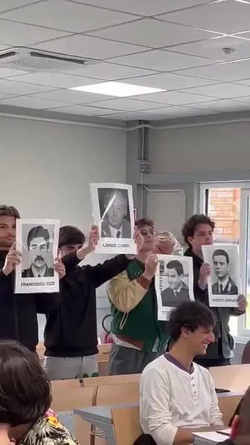 Il flash-mob silenzioso di FI giovani a La Sapienza
