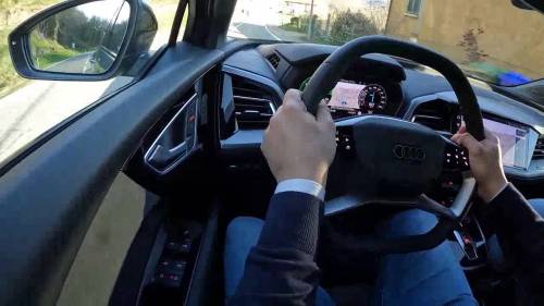 Nuova Audi Q4 e-tron: a bordo del Suv elettrico della Casa dei quattro anelli - Video