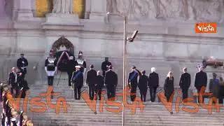 Giornata dell'Unità Nazionale, Mattarella e Meloni rendono omaggio all'Altare della Patria