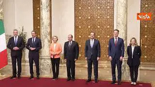 Giorgia Meloni in Egitto con von der Leyen e leader Ue, ecco le immagini e la foto di gruppo