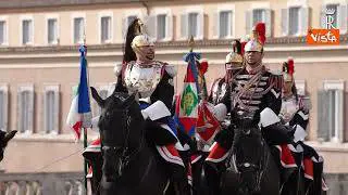 Giornata dell'Unità nazionale, Mattarella assiste al cambio della guardia al Quirinale