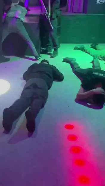 La polizia russa fa irruzione nel club gay "Pose" di Orenburg