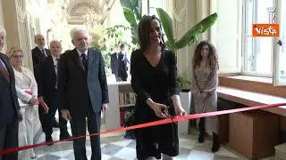 Mattarella all'inaugurazione della nuova sede stampa estera, ecco il taglio del nastro