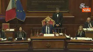 Studente fa gesto della pistola contro Meloni al Senato, La Russa: Episodio da condannare