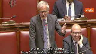 Salvini si siede vicino a Meloni alla Camera, Faraone: "Bacio, bacio!"