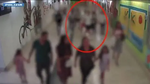 Le cinghiate e poi il coccio di bottiglia: l'aggressione choc a Milano