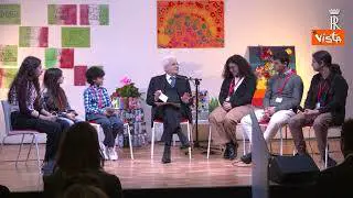 Mattarella ai ragazzi di Ostia: Questo quartiere è più bello grazie a voi