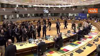Consiglio Ue, i fotografi lasciano l'Aula all'inizio della riunione. Il video velocizzato