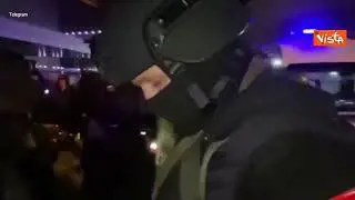 Attentato alla sala concerti di Mosca, la polizia davanti alla Crocus City Hall